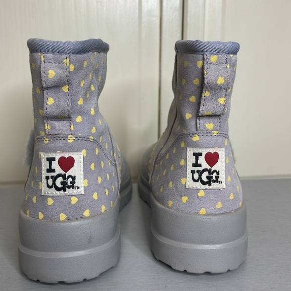 UGG AUSTRALIA Women’s I HEART UGG Low Cut Boot Grey/Yellow Hearts US Size 7 - Picture 4 of 7